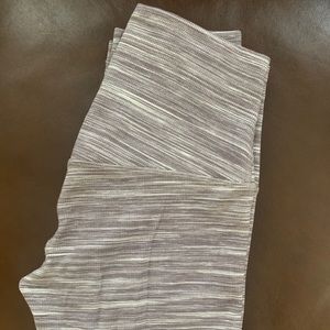 Lululemon cropped 21” align size 4